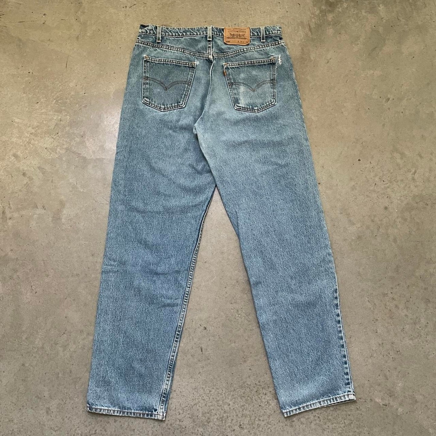 Vintage Levi’s 550 Medium Washed Jeans