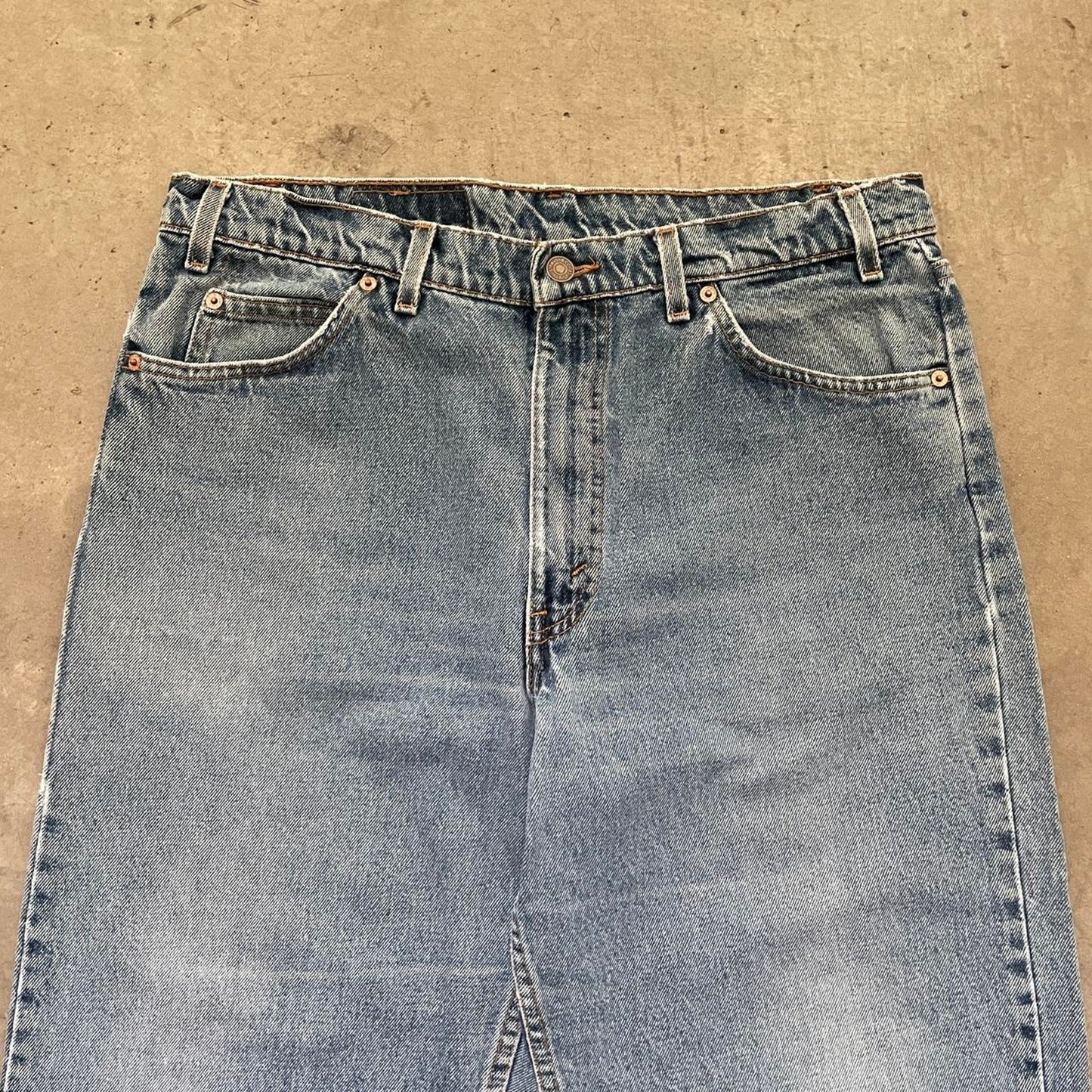 Vintage Levi’s 550 Medium Washed Jeans